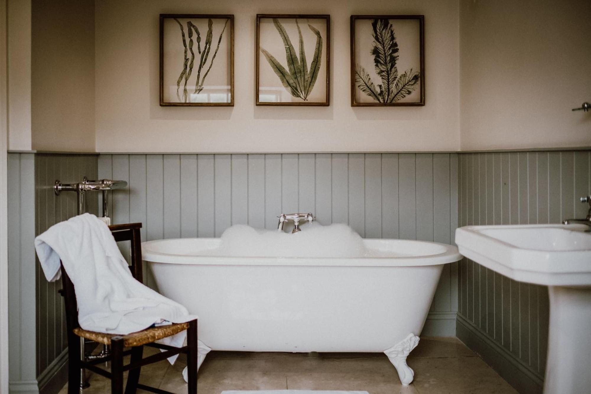 The Hare & Hounds Inn Bowland Bridge Kültér fotó